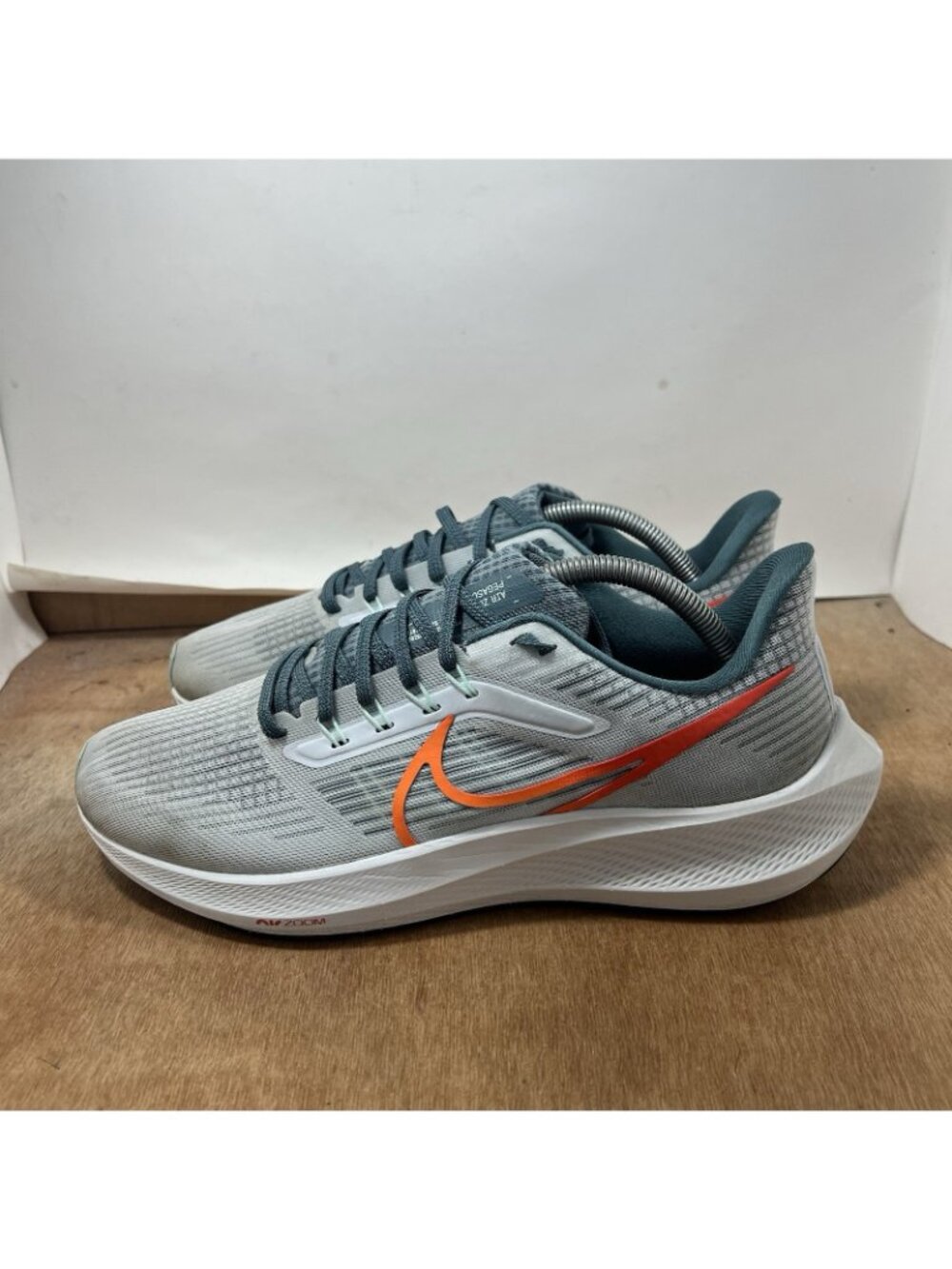 Nike Air Zoom Pegasus 39 Men’s Size 9.5 Grey/Orange DH4071-003 Running Shoes